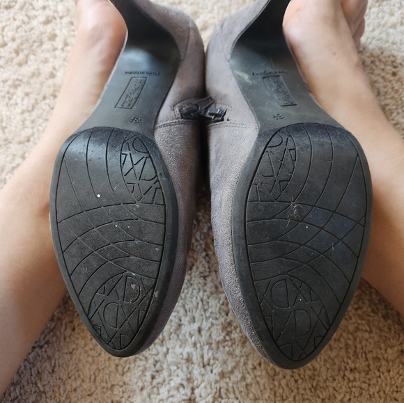 Dexflex comfort gray suede boots - Picture 2 of 3